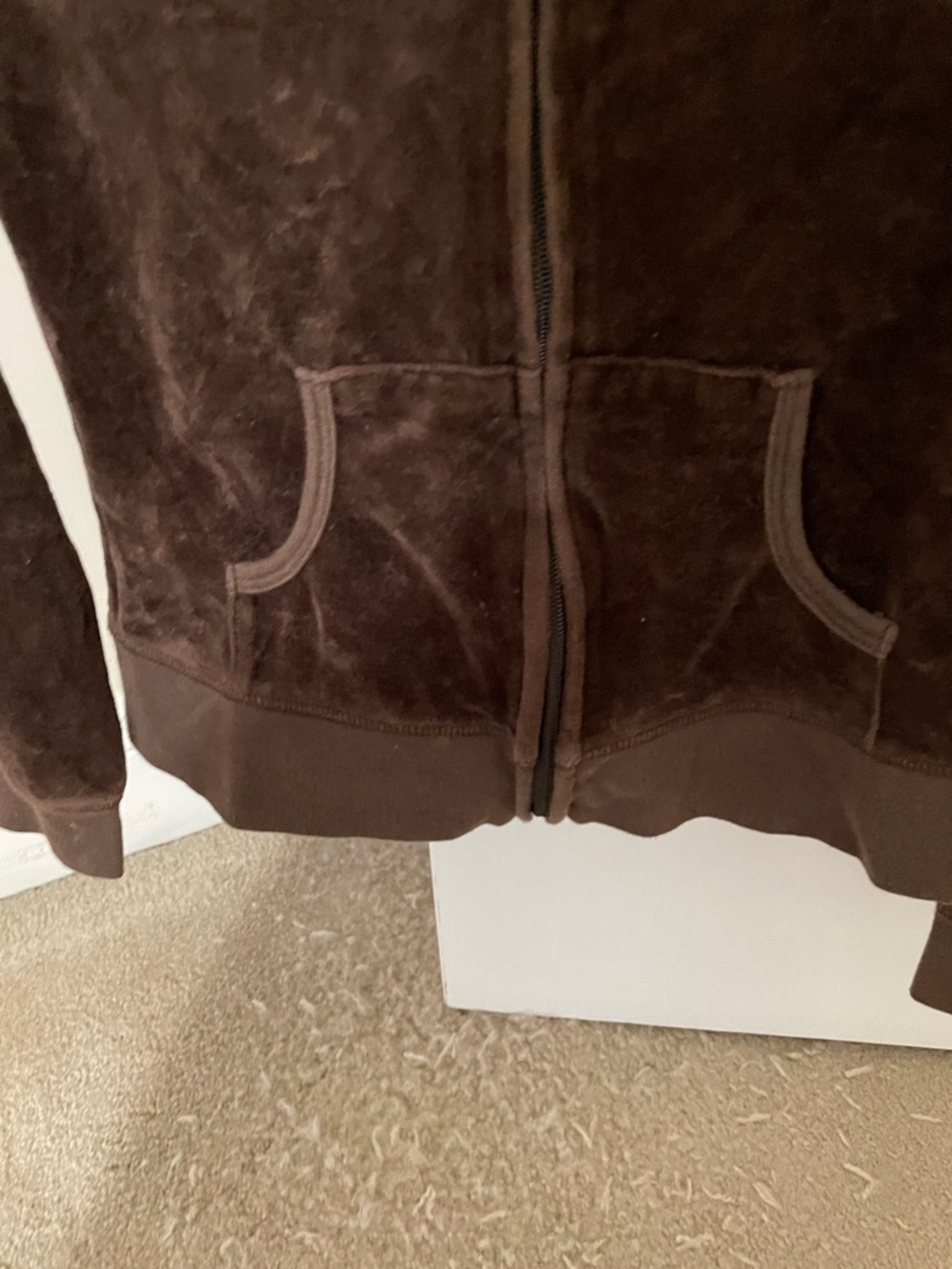 Juicy  Couture Women’s Brown Velour Zip-Up Hooded Jacket - Picture 4 of 7